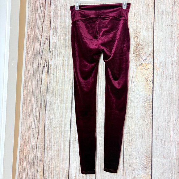 Spanx Womens Rich burgundy Velvet leggings size Medium - Picture 7 of 11